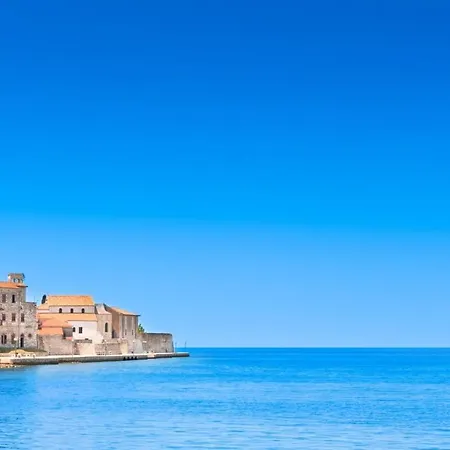 In With Balcony, Air Conditioning, Wi-fi