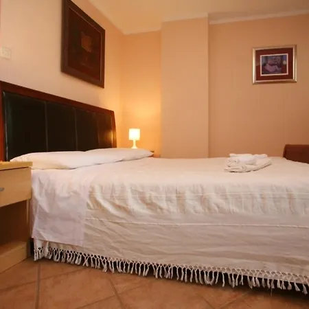 In With Balcony, Air Conditioning, Wi-fi