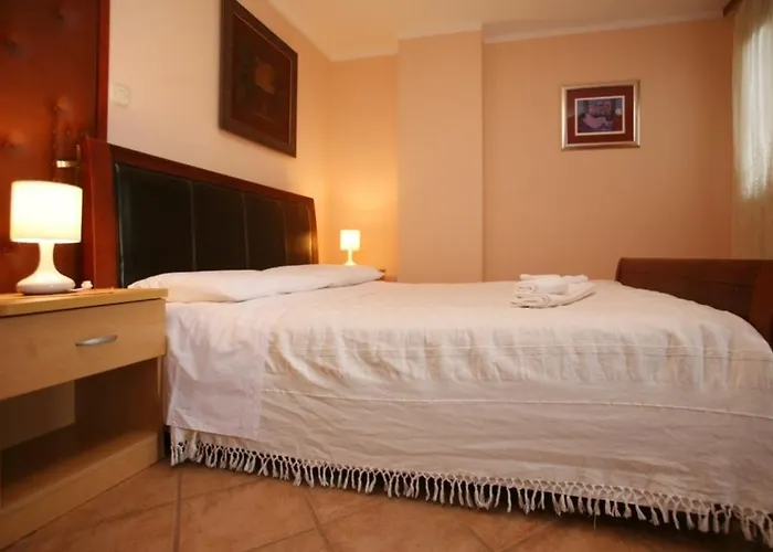 In With Balcony, Air Conditioning, Wi-fi